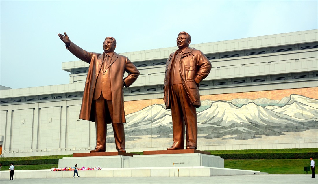 Kim Il Sung & Kim Jong Il statues in North Korea