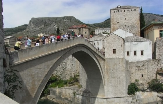 After the war: retracing childhood footsteps in Mostar : Section 3