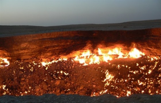 A night at the Darvaza gas crater : Section 2
