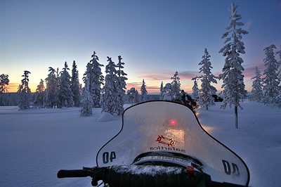 Snowmobile safari & reindeer sleigh ride