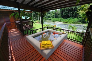 Borneo Rainforest Lodge - outdoor bathtub