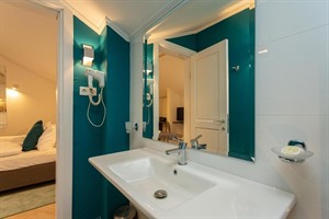 Bathroom at Petrakija Hotel