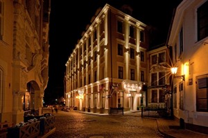 Hotel Justus- nighttime View