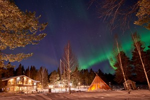 Northern lights at Brändön Lodge