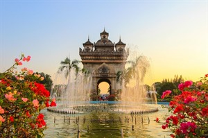 Patuxai Gate, Vientiane