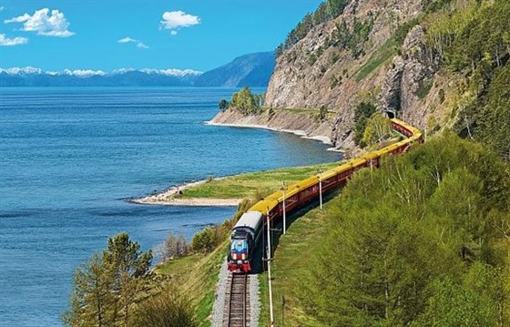 The Tsars Gold skirts Lake Baikal – the world’s deepest freshwater lake