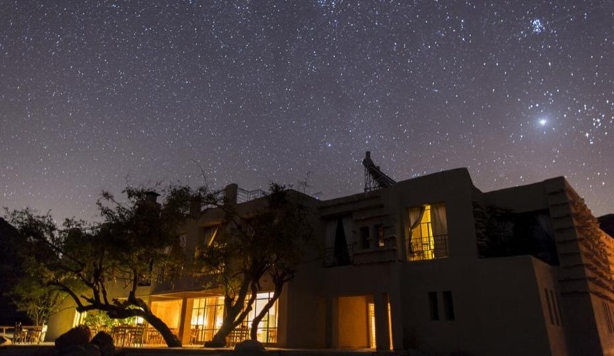 Feynan EcoLodge beneath the stars. Image courtesy of EcoHotels.