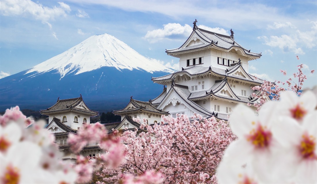 Himeji Castle in Himeji, Hyōgo Prefecture during spring