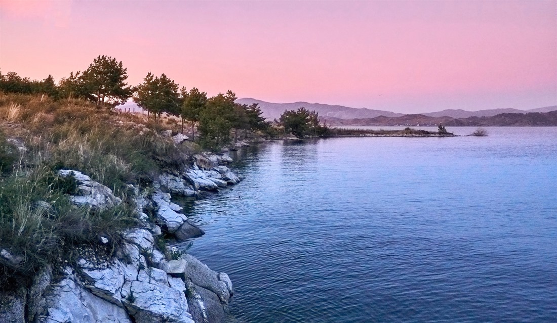 Bukhtarma artifical reservoir on the Irtysh River. © Shutterstock/udmurd