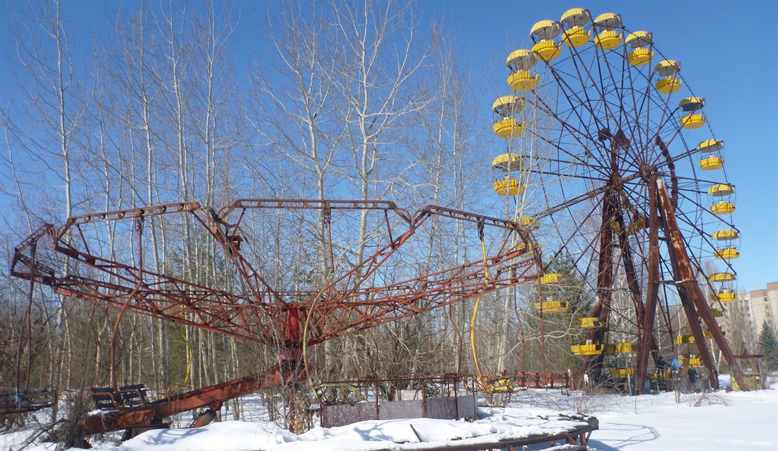 Winter - the unused ferris wheel