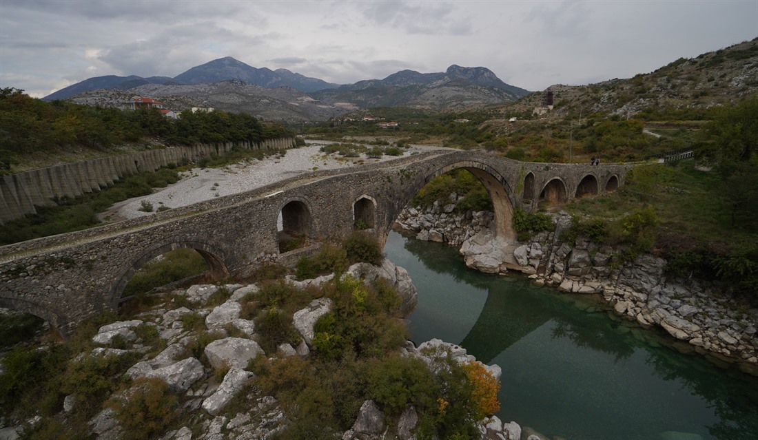 Mesi Bridge - outside Skhodra