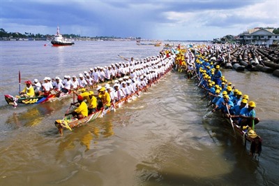 Discover the Cambodia water festival