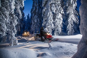 Evening Escape - Snowmobile safari and campfire 1