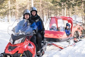 Family snowmobile safari 1