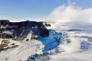 Fire  & Ice Helicopter Tour 8