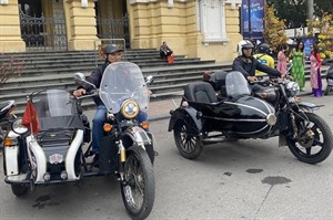 Hanoi by Side Car