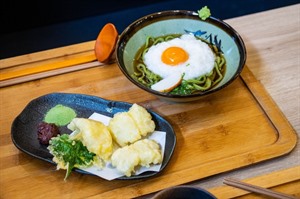 Tea-seasoned ramen noodles