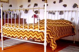 Bed at Aldeia da Cuada