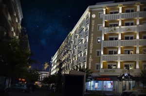 Alexandar Square Hotel at night