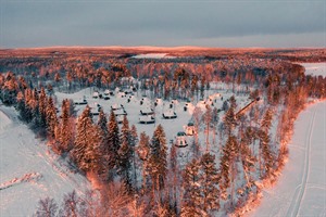 Apukka Glass Igloos Resort