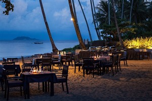 Atmosphere Resort & Spa, Dining on the beach