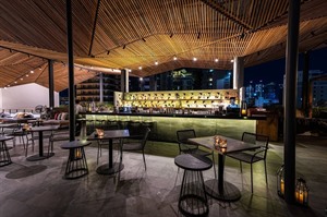 Baitong Hotel & Resort, Lantern Rooftop Bar