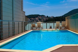 Berkeley Hotel- outdoor swimming pool