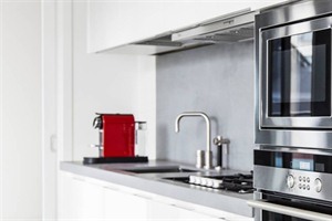 Black Pearl Apartments - kitchen