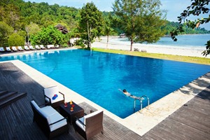 Bunga Raya Island Resort & Spa - infinity pool