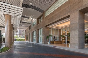 Discovery Primea, Entrance