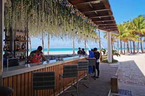 Discovery Shores Boracay, Beach Bar