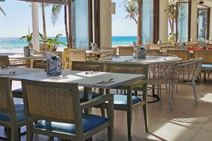 Discovery Shores Boracay, Restaurant