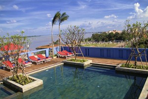 Frangipani Royal Palace Hotel - rooftop pool