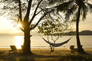 Gaya Island Resort - beach at sunset