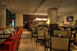 Hotel Golden Tulip - lobby bar