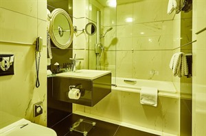 Grand Hotel Continental- bathroom