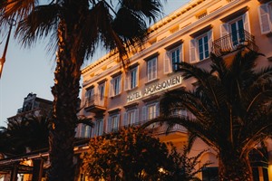 Evening view of Hotel Apoksiomen