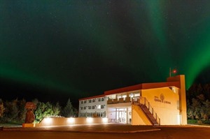 Hotel Kjarnalundur - Northern Lights over the hotel