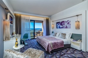 Superior room with sea-view at Hotel Luxe