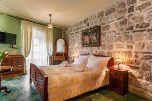 Luxe Room at Hotel Monte Cristo