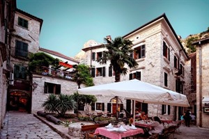 Exterior of Hotel Monte Cristo