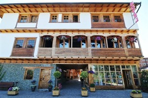 Hotel Qarshia e Jupave 1
