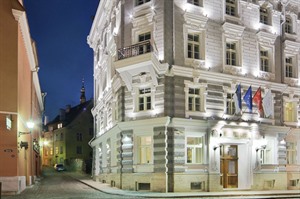 Hotel Telegraaf  at night