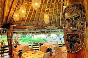 Kokopo Beach Bungalows dining