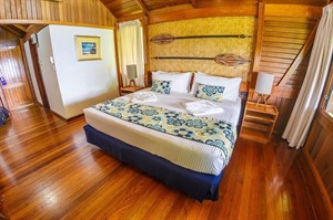 Kokopo Beach Bungalows bedroom