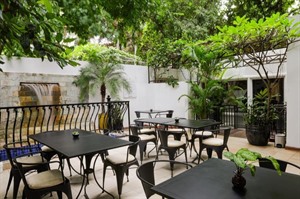 La Rose Suites