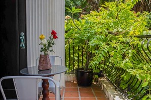 La Rose Suites