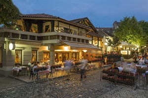 Mali Vrabac restaurant at Le Petit Piaf