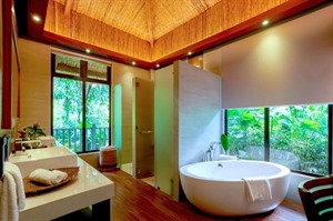 Lihim Resorts, Luxury Villa Bathroom