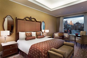 Deluxe King Room at Lotte Hotel
